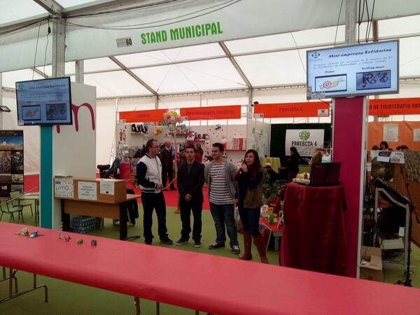 FEMOferia's tweet photo. @DEMARTBT y @music_rolling explican su proyecto empresarial en @FEMOferia #FEMO2014 http://t.co/bQqNrvBotV