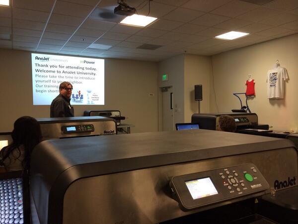 InkdonGraphics's tweet image. In class once again😏 , but this time it's for you. We take pride in our quality of printing! #Trainingday #CostaMesa