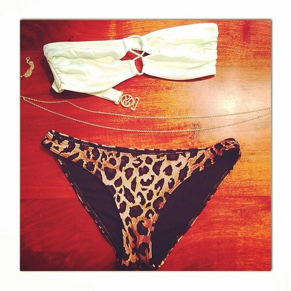 bchained's tweet image. check out our #contest on #insta (@bchained)! We're giving away a 14k gold plated bellychain to one lucky #winner !!!