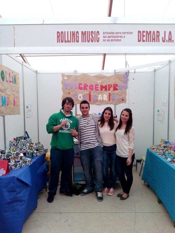 FEMOferia's tweet photo. @music_rolling y @DEMARTBT vende a su cliente @el_ispy un rolling music en #FEMO2014 http://t.co/lvnRatrk1b