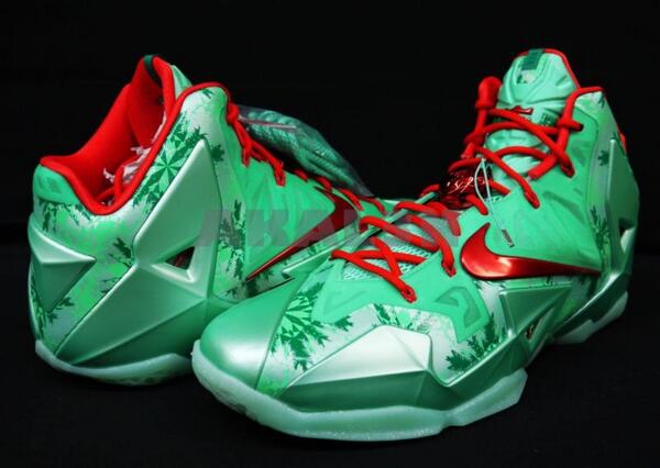CustomNike tweet picture