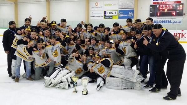 ilveshockey's tweet photo. Suomen mestarit 2013-14! http://t.co/q6lK0t9C5h #IlvesB2 #Ilves http://t.co/oLP2H9qw21
