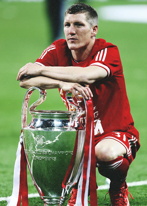 MotivacionesF's tweet image. "Dejar de jugar al fútbol por miedo de hacerlo mal, es como vivir con miedo a morir" - Bastian Schweinsteiger.