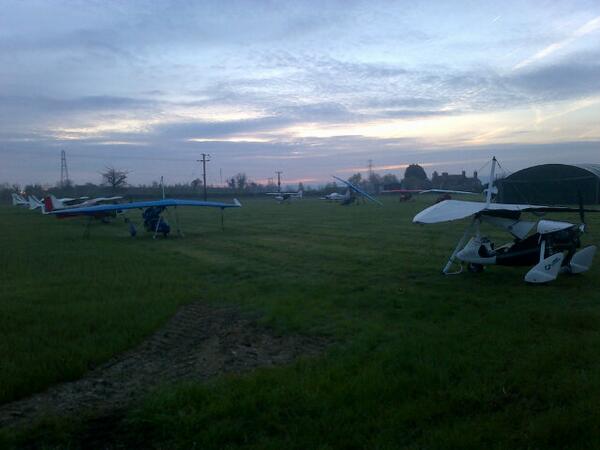 oakleycomp's tweet photo. Nice calm morning, early start, briefing at 9, breakfast at 8. What will be best ? http://t.co/nahVmhzLcf