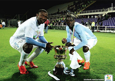 FootballFunnys's tweet photo. The awkward moment when Lazio win the Youth Cup and “17 year-old” Joseph Minala (left) poses with the trophy. http://t.co/oVhwWdUlx6
