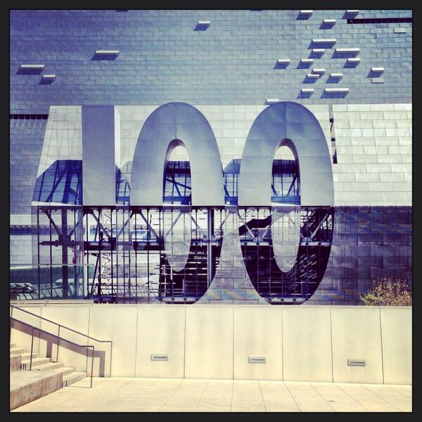 karenconstine's tweet photo. #detail #Caltrans District 7 Headquarters, Los Angeles (2004) architect #thomasmayne #mydayinla #DTLA http://t.co/80JQ5YIezD