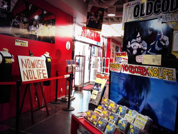 タワーレコード渋谷店 على تويتر Oldcodex A Silent Within The Roar 発売記念パネル展 エプロン アート展示もいよいよ14日 月 まで 特典のラバーバンド アウトストアイベント応募券もまだ間に合いますよー Ma Http T Co K4vizumrw4