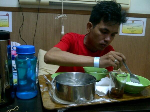 Azmiinayahulfi's tweet photo. Si ayg opname kmrn itu http://t.co/c6yb3TE2uj