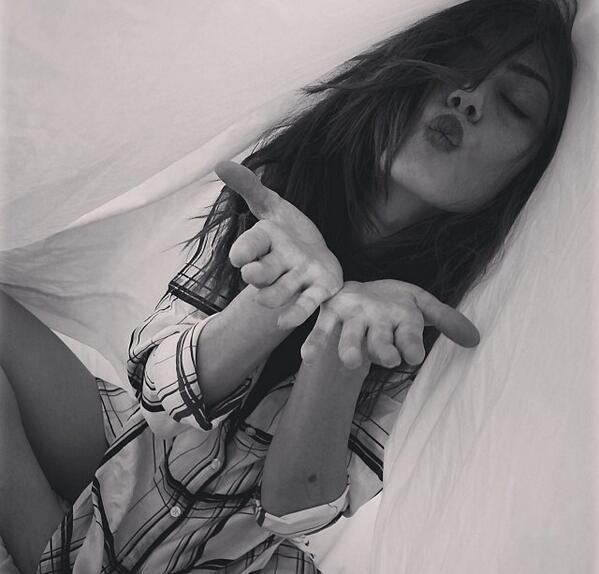 EnigmaticDulcet's tweet photo. Kisses. http://t.co/bLLzbQv6Tg