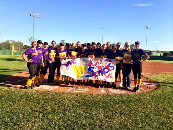 _LGSoftball's tweet photo. We love our seniors! #SeniorNight http://t.co/xwYLCXX3g2
