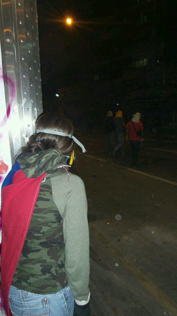 claudiapapo's tweet photo. “@milmanrique: Jovenes siguen aguantando gases en CHACAO #11A 10:11 SE PREPARAN PARA DEVOLSERLAS A LOS PNB http://t.co/3e0USxBGpS”