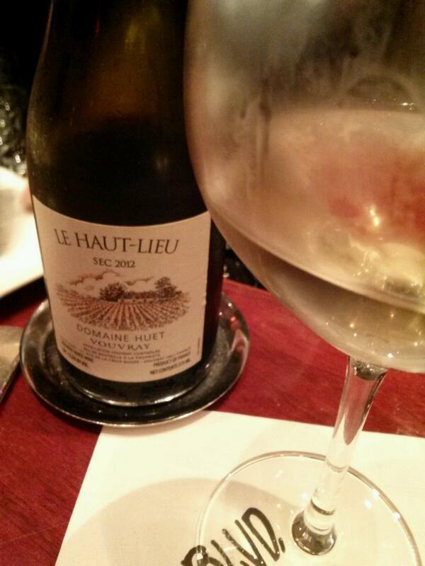 pictolog's tweet photo. Now kissing. 12 dry Domaine Huet. Silex! Flintstone! #Wine #vin http://t.co/f4voD5wvsN