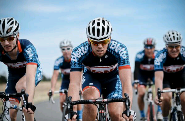 TeamBlotto's tweet photo. @RobStorey16 @maxosborne787 @AJMQuickdraw @Jake010403 @Gareth_E @annamac000 peleton @rapha_australia Gentlemen's race http://t.co/x2upya00s5