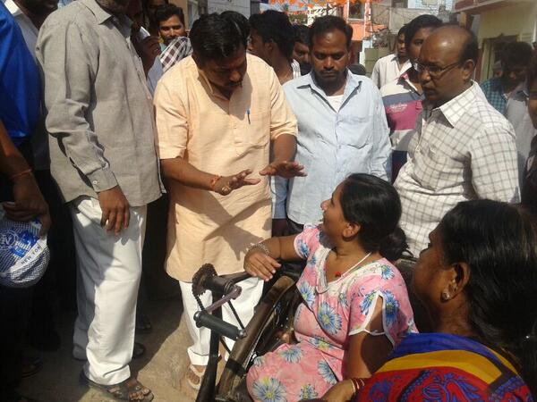 TigerRajaSingh's tweet photo. Today Morning Speaking To People Of Indira Nagar in my constituency http://t.co/3DgrL7Koiq