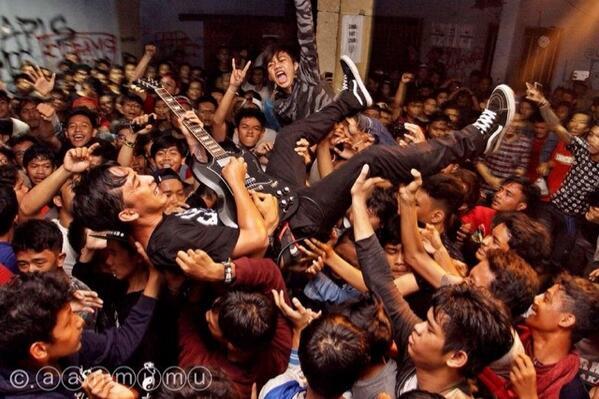 Dorkszilla Padang tweet media