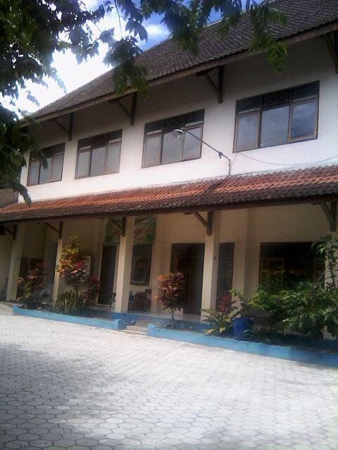 Kantor kecamatan jenawi siang ini