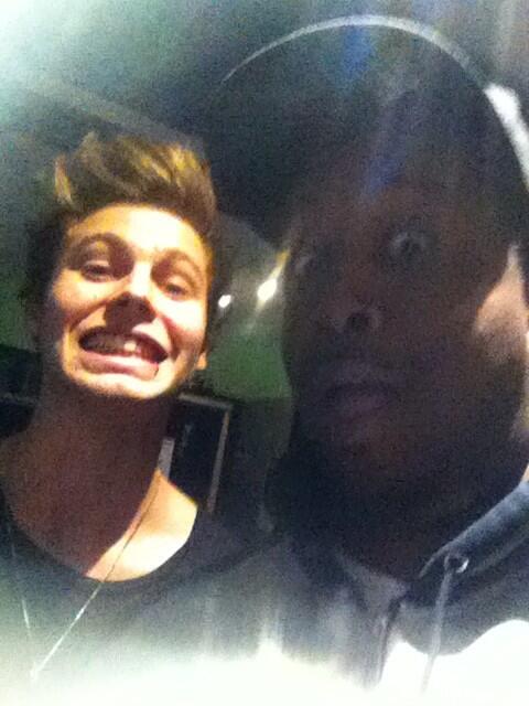 EljayismeDtc's tweet photo. Selfie time just hangin with my bro @Luke5SOS #5SOSinSF #5Sos #STARSSTRIPESANDMAPLESYRUP #luke5sos #997 #yeeee http://t.co/WtLU15DjUY