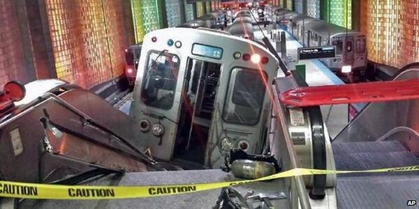 BBCNorthAmerica's tweet photo. Chicago train operator whose train derailed when she dozed off is sacked, say officials http://t.co/RRFESCGsn5 http://t.co/AKxslHJe9g