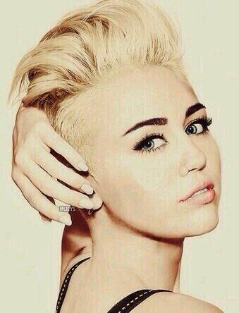 mileypegdr's tweet photo. Notte amiki #off http://t.co/6UHTf9XQJH