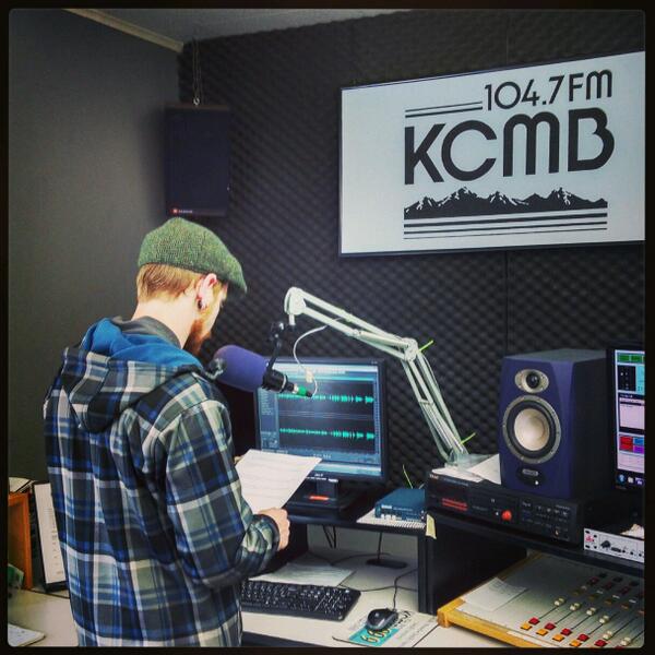 SumPeopleLG's tweet photo. Getting a radio ad done for next week's show #onefrommany #whiskybarrelrocker http://t.co/HawISteJgm