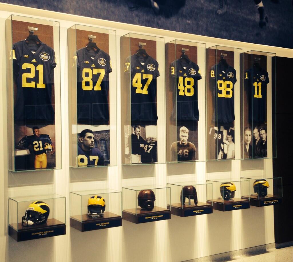 Bo statue unveiled at new Schembechler Hall | mgoblog