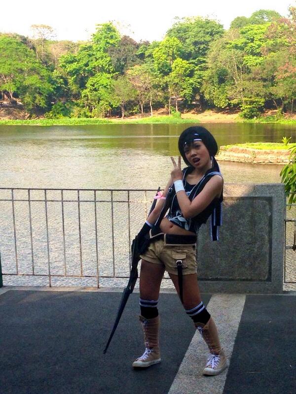 DinnyGrayson's tweet photo. Behind the scenes. Am I cool yet? #yuffie #cosplay #arkadymac http://t.co/IYT5y6lqwN