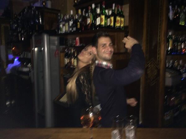 alvarito88s's tweet photo. Noche de jueves con @Gala_Caldirola en @capitoliumbar http://t.co/92XiK6BeMX