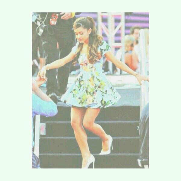 AriGrande_BE's tweet photo. I'm Fabulous http://t.co/6S4XrR0CRi