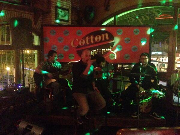 CottonPub's tweet photo. Comienza la actuación del Grupo "Ensueño" http://t.co/vmIQoNSVUl