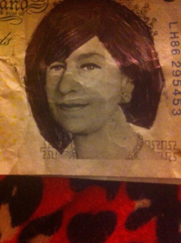 H2hShazza's tweet photo. Do I look like the Queen? Lol http://t.co/nsx7KVIhkR