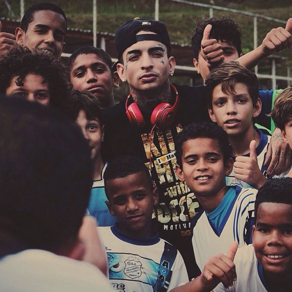 BeatsbyDreBRA's tweet image. "A rua é nossa e eu sempre fui dela”. Parabens @MC_Guime em sua matéria na revista LA Times! latimes.com/world/la-fg-c1…