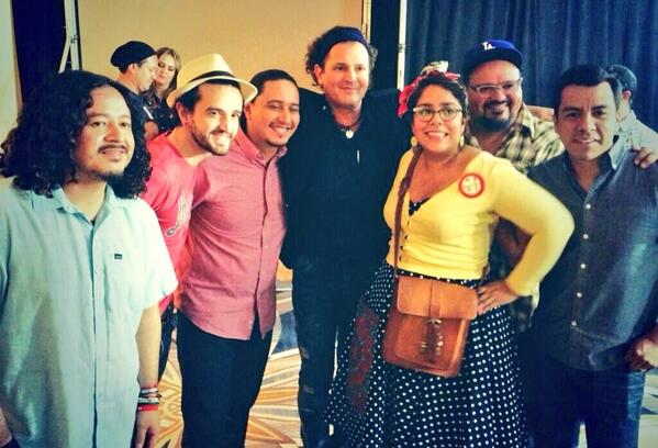 lasantacecilia's tweet photo. Que gran emoción haber conocido al gran maestro @carlosvives en #Hispanicize2014 !!! http://t.co/wI2IhZ3fP8