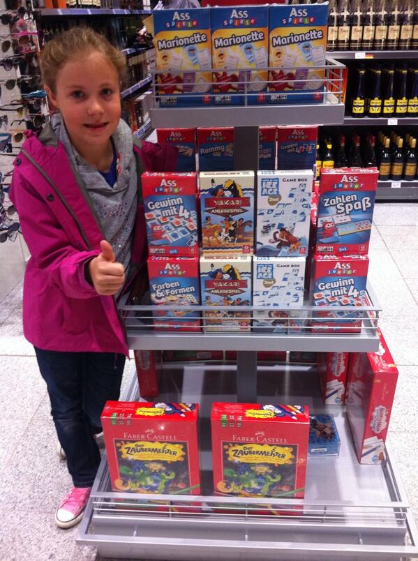 wvlekken's tweet photo. Ready to go on holidays with travel games of #cartamundi @ASSAltenburger http://t.co/oa1cBYqp4i