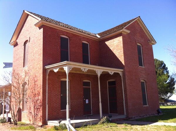BHPP323's tweet photo. bHPP driving across America spends the night in this haunted brick house built in 1893...fun times! http://t.co/9s9FiTOJah