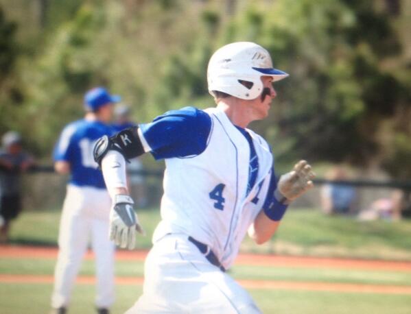 photobird13's tweet photo. Pic of the Game - HHS v Springfield - Jake Whitford rounding the bases in a MVP game #SB14 #shoppingatthegap http://t.co/EEkiZcqurh