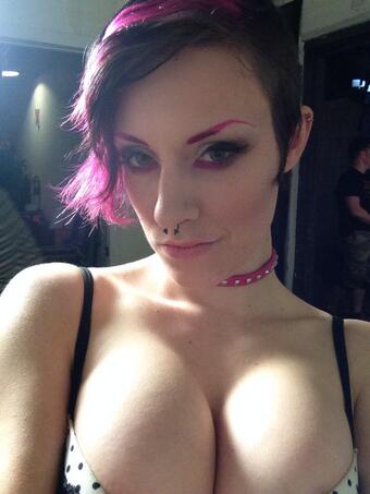 I was bullied in high school.No one thought I was pretty and no one asked me to prom.How they were wrong<a href="/tag/bdsm"class="tags"><span>#bdsm</span></a><a href="/tag/kink"class="tags"><span>#kink</span></a>