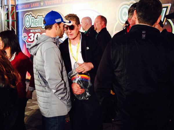 dustinlong's tweet photo. #Nascar ... Jimmie Johnson with Bill Elliott in Victory Lane. #AskMRN @MRNRadio http://t.co/bHtAtn1DVp