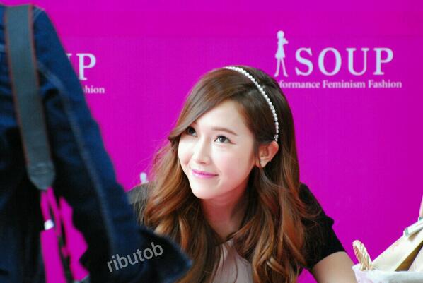 [PIC][04-04-2014]Jessica tham dự buổi fansign cho thương hiệu "SOUP" vào trưa nay - Page 2 Bkbb9c9CAAAbn0L