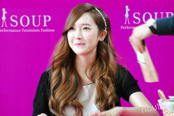 [PIC][04-04-2014]Jessica tham dự buổi fansign cho thương hiệu "SOUP" vào trưa nay - Page 2 BkbcrsACYAE_ui8
