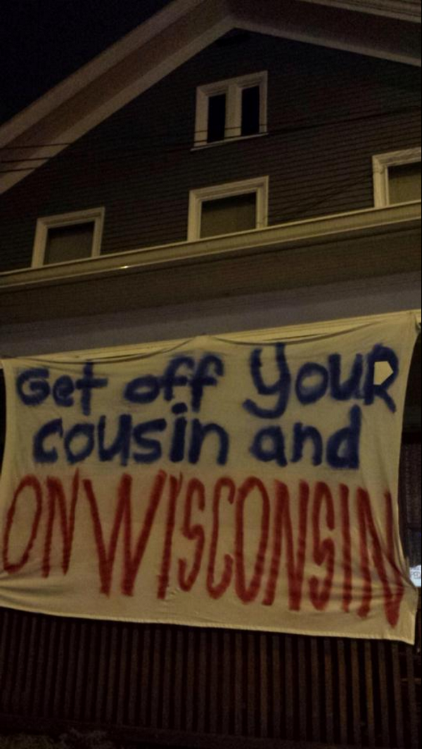 RickyThick's tweet photo. @notthefakeSVP Madtown represents.  #Wisco #Badgers #FinalFour #BoRyan #Wisconsin #FrankTheTank #BeatKentucky http://t.co/1hNHGS2k4A
