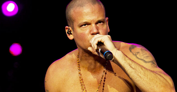 ExaFM's tweet photo. -@Calle13Oficial se reúne con el fan que lo ataco en él #VLXV. Checa la nota: http://t.co/4yvnVOpQbg http://t.co/SfUdLOzuWj