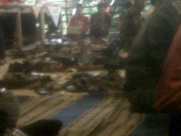 IgnatiusAryono's tweet image. Tumpukan alas kaki nan menggoda... #insting