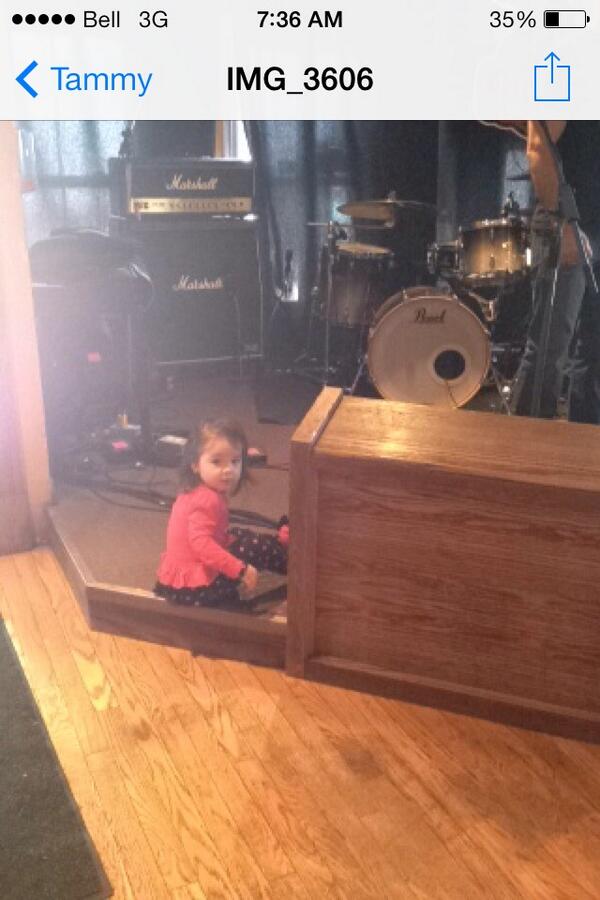 HuntersPhil112's tweet photo. New stage manager at hunters following in her moms footsteps! http://t.co/Sy9QY0bJFc