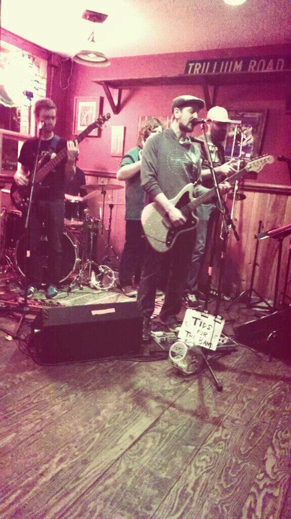 SumPeopleLG's tweet photo. Happening now at Trillium Cafe in Hood River, OR http://t.co/u2bLSrJfVq