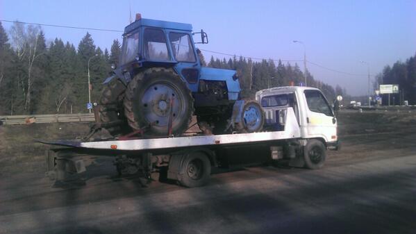 autopomosh's tweet photo. Эвакуация трактора http://t.co/QLCyHL5jd1
