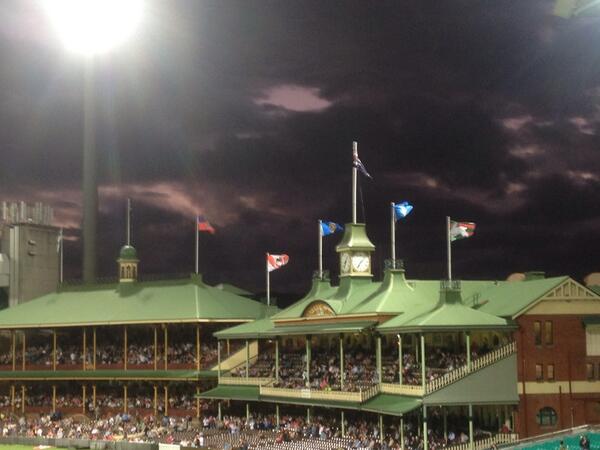Awesome work by the <a href="/NRL_Dragons/">St George Illawarra Dragons</a> at the SCG, flying the <a href="/NRLKnights/">Newcastle Knights</a> flag. #RiseforAlex