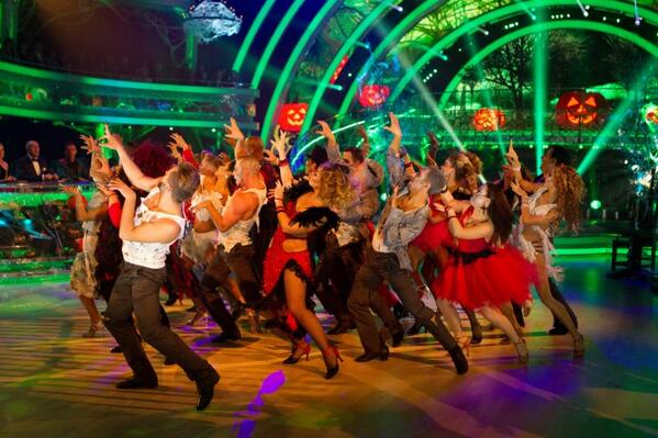 DailyDanceVideo's tweet image. #DanceOfTheDay Cast yourself back to @bbcstrictly 2012 for a #THRILLER of a dance! #OldButGold danceoftheday.net/2014/04/strict…
