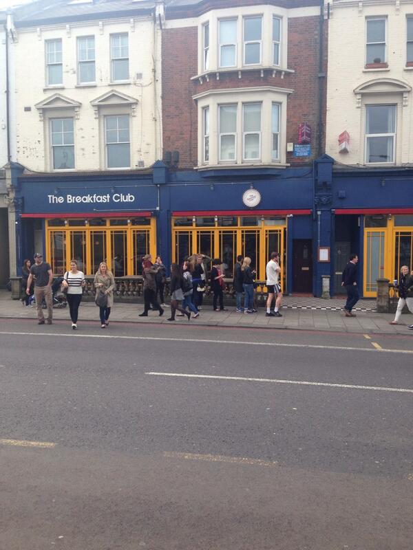 FCBanterlona's tweet photo. Who are these people?! #DoOne http://t.co/4NplAtUtR3