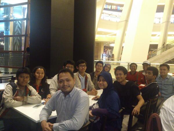 Kebersamaan <a href="/SKIR70/">SKIR SMA Negeri 70</a> <a href="/CRAZH_UAI/">CRAZH_UAI</a> <a href="/KomunitasRobot/">Komunitas Robot</a> #Komunitas #Robot #Indonesia