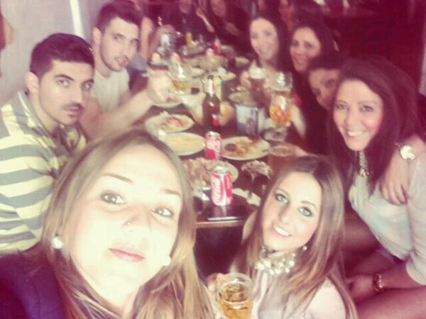 Estefanyfon's tweet photo. De despedida de casada... @CarmenBeatriGuz @Mariferloren @Faku89malaga  @Dmmr10  @maryRo_43 @vane_vgl  @marii_mntlbn http://t.co/wP22errE3g